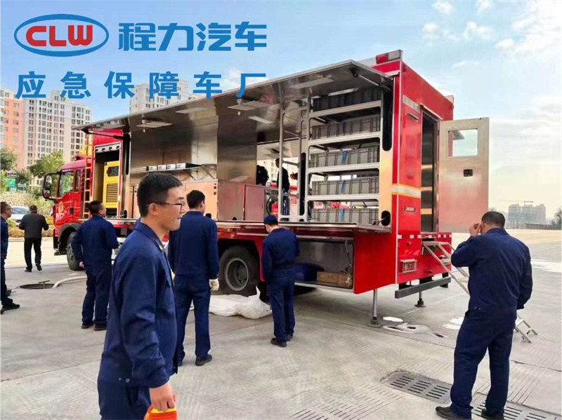 應(yīng)急救援現(xiàn)場(chǎng)重要的后勤保障車型：被服洗滌消防車讓衣物洗滌不再難，自帶水電供應(yīng)，適應(yīng)各類場(chǎng)地